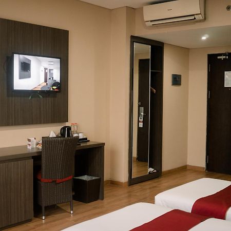 Merapi Merbabu Hotels Bekasi Exterior foto