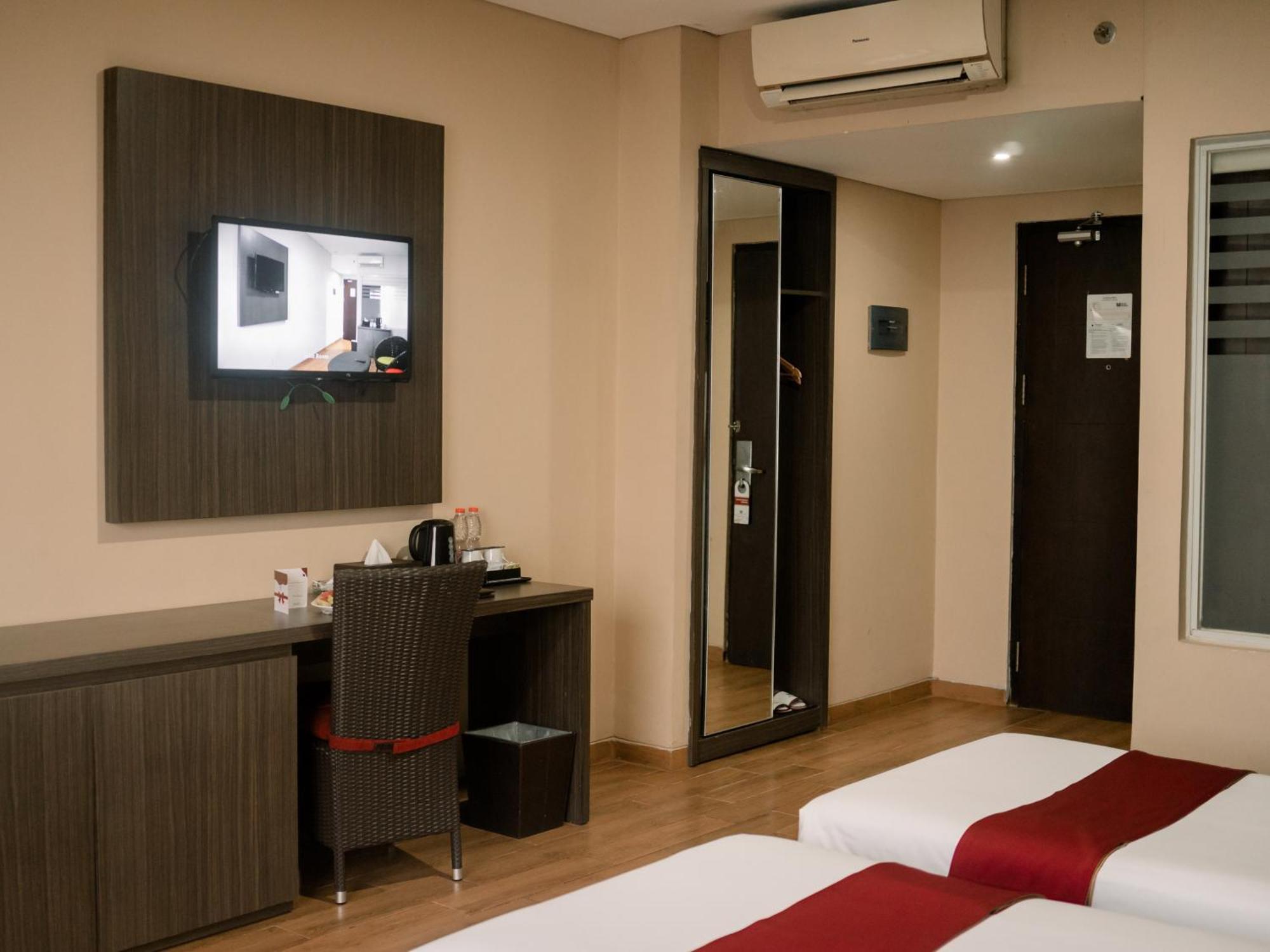 Merapi Merbabu Hotels Bekasi Exterior foto
